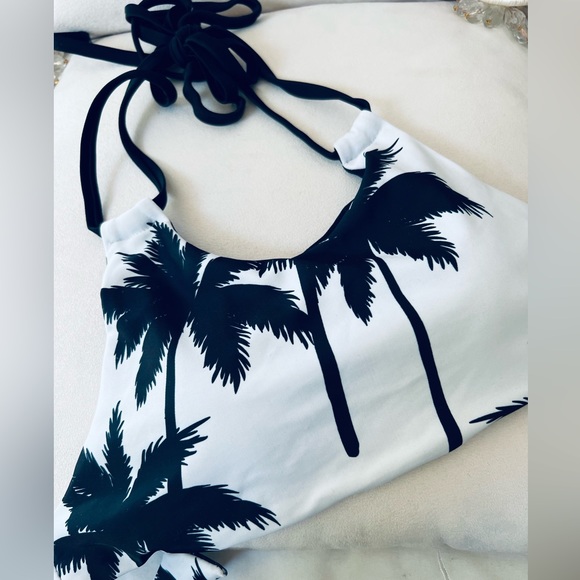 CHEEKY GAL 2 piece Bikini Black & White Hawaiian Print Beautiful Bathing Suit - Picture 7 of 16